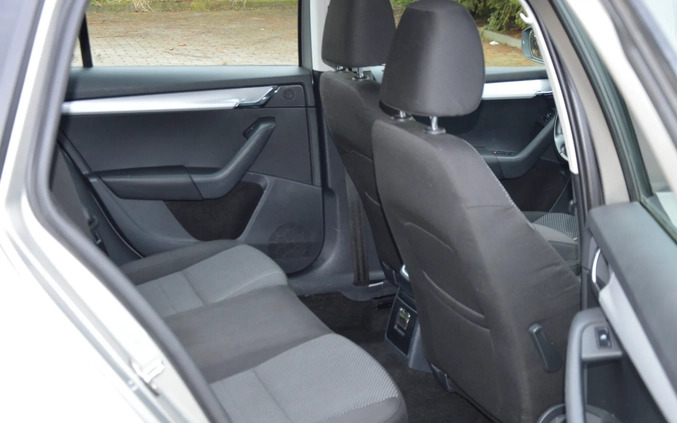 Skoda Octavia cena 31999 przebieg: 200000, rok produkcji 2013 z Legnica małe 154